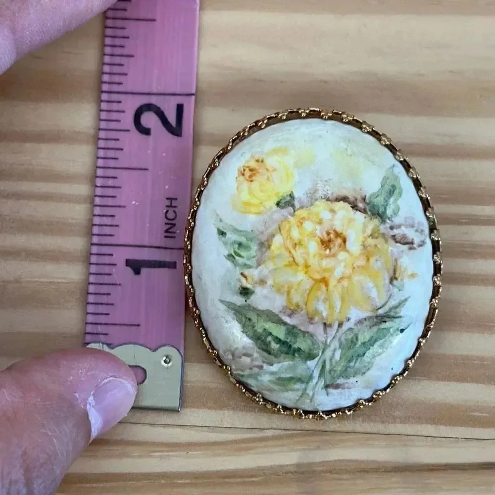 Vintage  Floral  Brooch